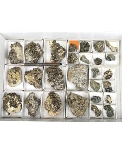 Grossular, Leucit xx; Cava Toscopomilo, Pitigliano, Toskana, Italien; 1 Steige; Unikat