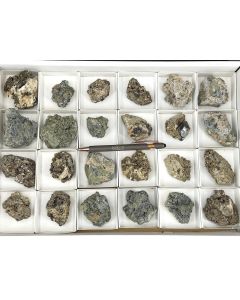 Grossular, Leucit xx; Cava Toscopomilo, Pitigliano, Toskana, Italien; 1 Steige; Unikat