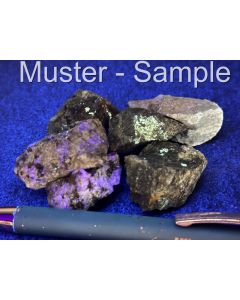 Powellit, Scheelit (UV!); Linka Mine, Lander County, Nevada USA;  100 g