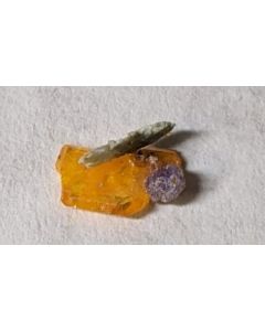 Wulfenit, Fluorit, Mimetitesit xx; Cholla Cat Mine, AZ, USA; 1 Mini-Mining Beutel zu 3/4 US-Pfund