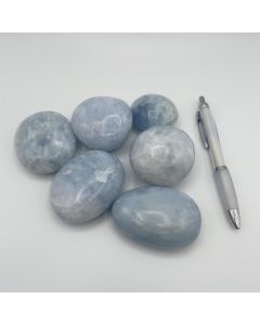 Calcit Handschmeichler; blau, poliert, Madagaskar; 1 kg