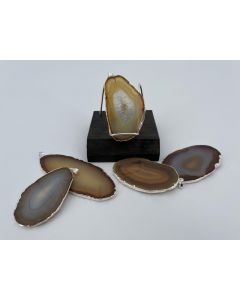 Agate slice; natural color, with metal clip, silver, approx. 5-7cm; 1 piece 