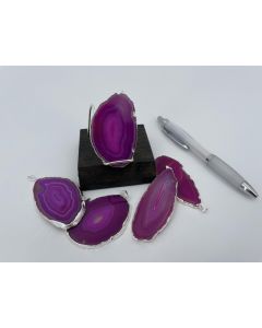 Agate slice; pink, with metal clip, silver, approx. 5-7cm; 1 piece 