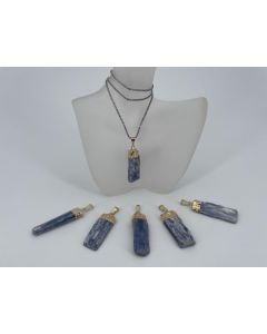 Cyanite crystal; blau, in metal setting, gold, pendant, approx. 3-4 cm; 1 piece