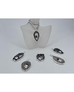 Geode slice; with solid amethyst and metal eyelet, silver, ca. 3-5 cm; 1 piece