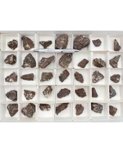 Zinkit, Willemit, Calcit etc.; Franklin Mine, New Jersey, USA; 1 Steige