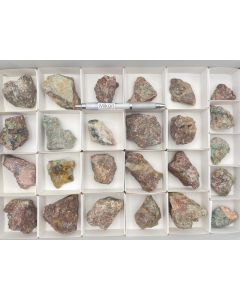 Gemischte Mineralien der Grube Schmiedestollen; Schwarzwald, Deutschland; 1 Steige