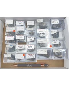 Mineralien gemischt; Ariskop Quarry, Namibia, Gerd Tremmel Sammlung; 1 Halbformat Steige