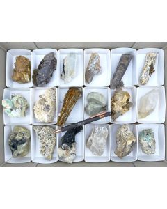 Feldspat xx, Rauchquarz xx, Aegirin xx, Riebeckit xx, Amazenit xx; auf Matrix, Mt. Malosa, Zomba, Malawi; 1 Steige, Unikat (404)