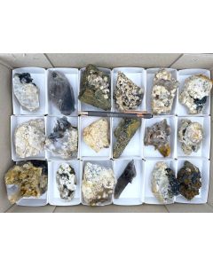 Arfvedsonit xx, Aegirin xx, Rauchquarz xx, Feldspat xx; Mt. Malosa, Zomba, Malawi; 1 Steige, Unikat (441)