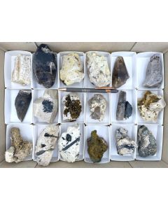 Rauchquarz xx, Aegirin xx, Feldspat xx; Mt. Malosa, Zomba, Malawi; 1 Steige, Unikat (448)