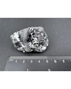 Bixbyit xx, Manganit xx; N'Chwaning III Mine, Kalahari Manganese Field, Südafrika; KS; Einzelstück