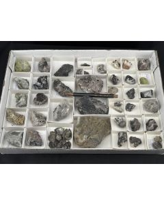 Manganit, Pyrit xx; Ilfeld/Gabbro, Harz, Deutschland; 1 Steige; Unikat