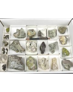 Pyrit (Top!), Epidot, Axinit xx; Gabbro, Harz, Deutschland; 1 Steige; Unikat