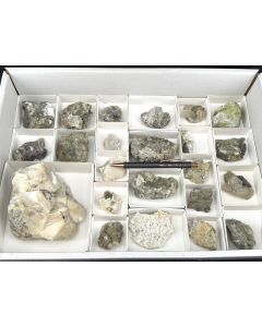 Epidot, Axinit, Feldspat xx etc.; Gabbro, Harz, Deutschland; 1 Steige; Unikat