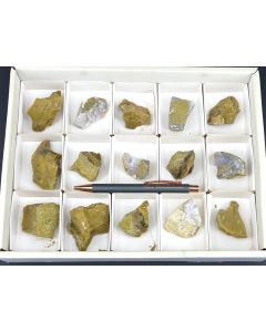 Bunter Opal, Garut, Java, Indonesien; 1 Halbformat Steige, Unikat