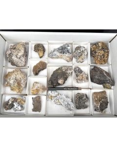 Wulfenit, Plattnerit, Hydrozinkit xx.; Silver Bill Mine, Tombstone, AZ, USA; 1 Steige; Unikat (54)
