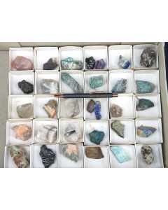 Ladenmineralien; 1 Partie mit 30 Stück; Unikat 