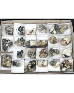 Pyrochlor, Aegirin, Zirkon xx; Mt. Malosa, Zomba, Malawi; 1 Steige; Unikat
