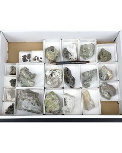 Pyrit (Top!), Epidot, Axinit xx; Gabbro, Harz, Deutschland; 1 Steige; Unikat