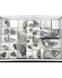 Fukalit, Spurrit violett, Parasibirskit, Oyelit; Fuka Mine, Takahashi, Japan; 1 Steige, Unikat 