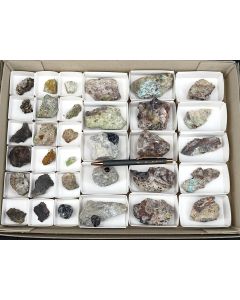 Arizona-Mix (Creaseyite, Molybdofornacite, Lindgrenite, Smoky Obsidian, Coronadite, Arsenodescloizite xls); Arizona, USA; 1 flat; unique
