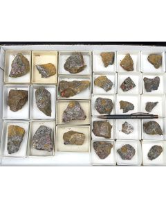 Pecorait, Idrialit und Cinnabar; Culver Baer Mine, Kalifornien, USA; 1 Steige; Unikat