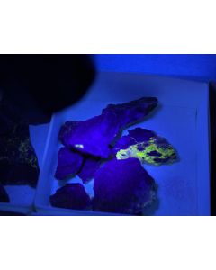 Idrialit; Cinnabarit; Pecorit; etc.; Culver Baer Mine; Sonoma County; Kalifornien; USA; 1 Steige; Unikat