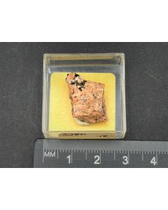 Bastnäsit - (Ce) xx, Synchisit - (Y) xx; Cava Bianchi, Cuasso al Monte, Italien; MM; Einzelstück