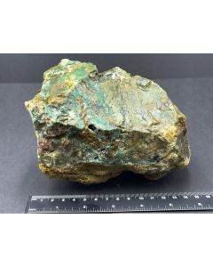 Fossiles (versteinertes) Holz mit Calcedon; grün; Indonesien; Einzelstück