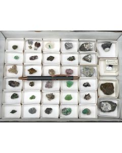 Mineralien gemischt; Tsumeb Mine, Namibia; Ilse Baer Sammlung; 1 Halbformat Steige; Unikat