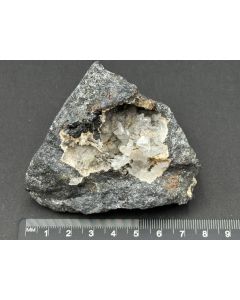 Smithsonit, Cerussit xx; Tsumeb Mine, Otaviberge, Namibia; Ilse Baer Sammlung; NS; Einzelstück