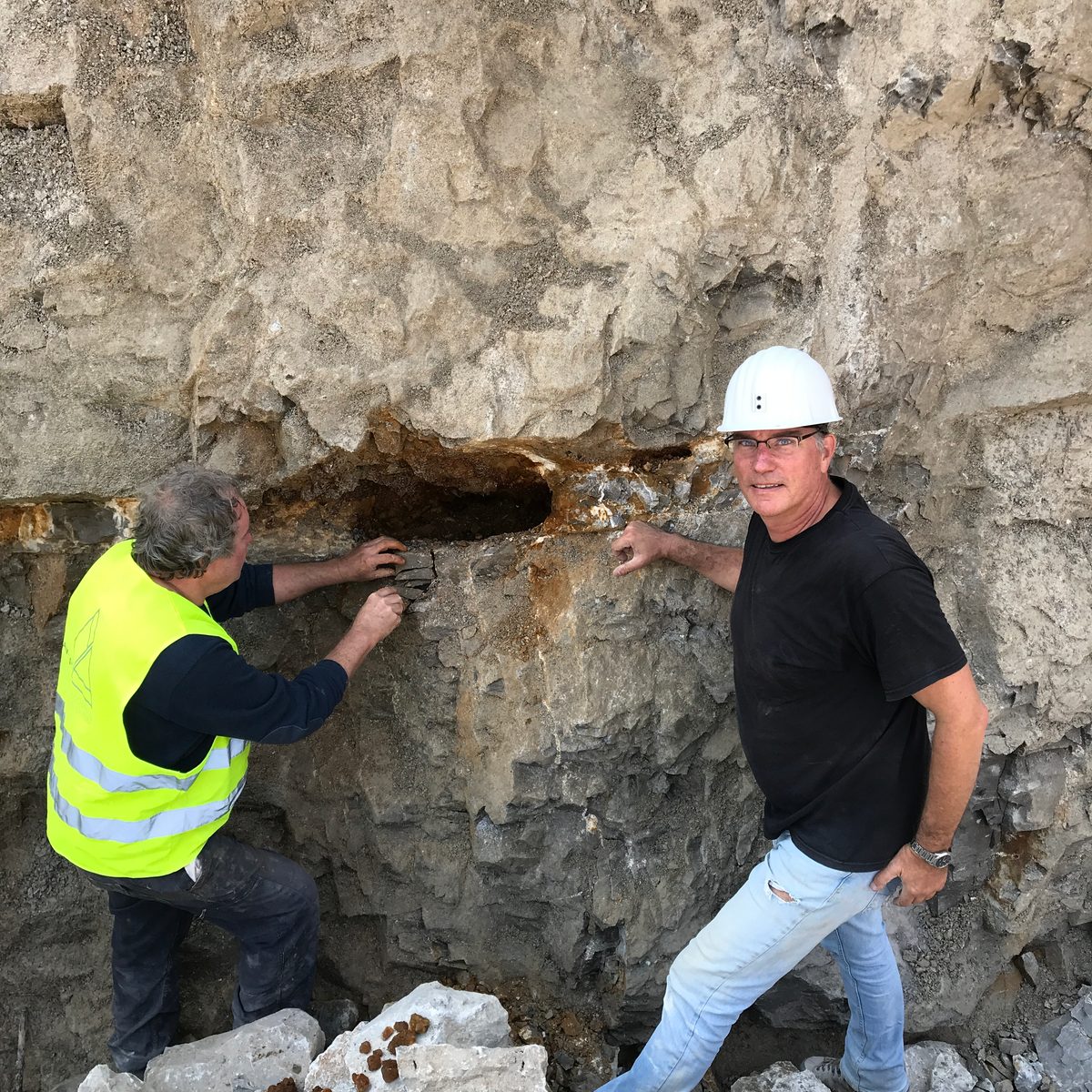 Belgien: Landelies, der Fundort der herrlichen orangen Calcite. Weltkasse Stufen kommen von hier.