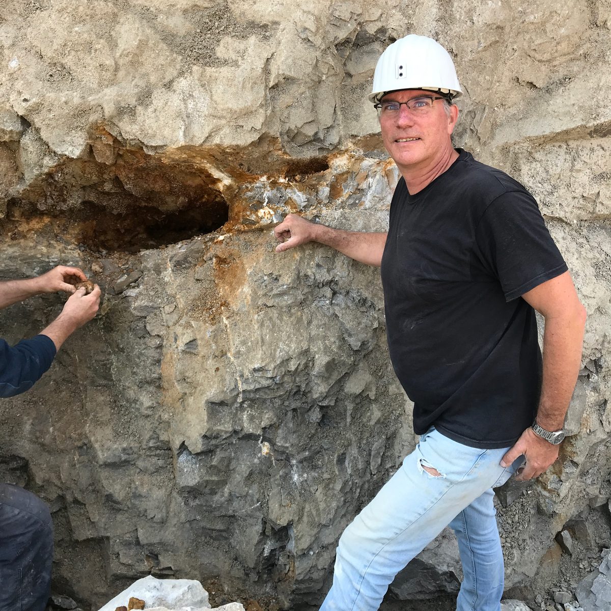 Belgien: Landelies, der Fundort der herrlichen orangen Calcite. Weltkasse Stufen kommen von hier.