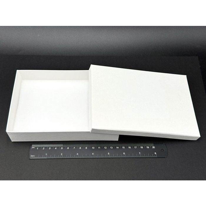 Ge&ouml;ffnete Box mit Schaumstoffeinlage