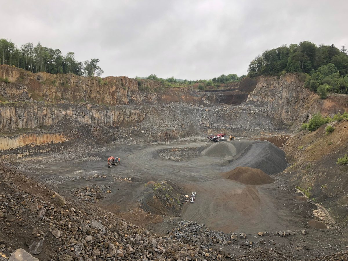 Deutschland: Steinbruch Üdersdorf, Eifel: Schöner Basalt und tolle Mineralien!