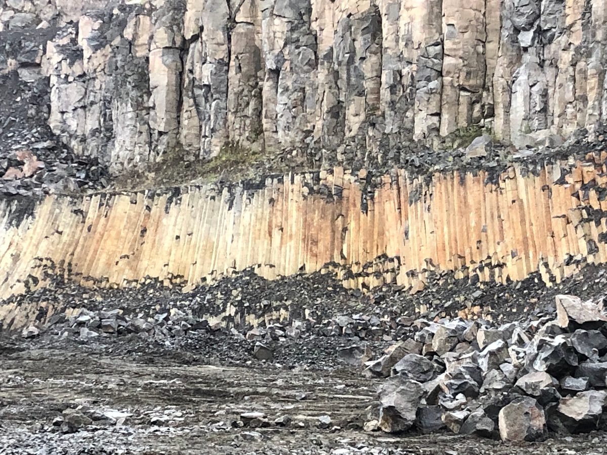 Deutschland: Steinbruch Üdersdorf, Eifel: Schöner Basalt und tolle Mineralien!