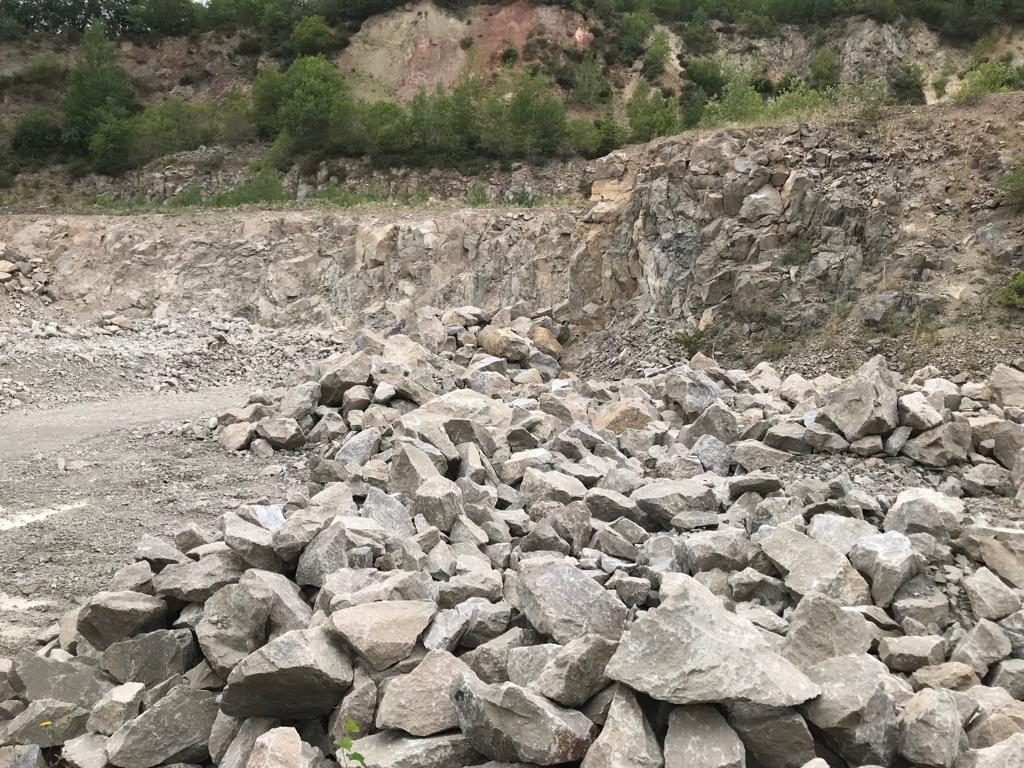 Deutschland: Steinbruch Schellkopf, Brenk, Eifel: Typlokalität für Brenkit!