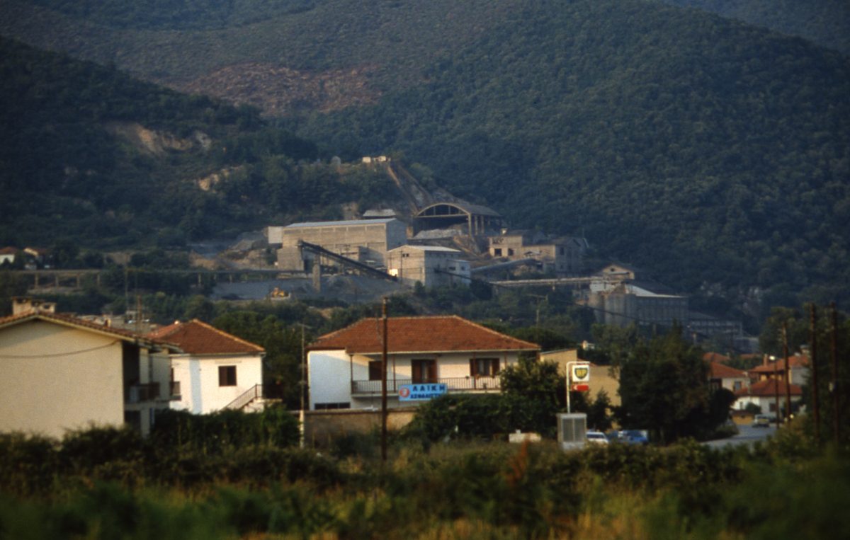 Griechenland: Die Minen von Stratoni, Chalkidike: Erze und sehr gute Rhodochrosite.