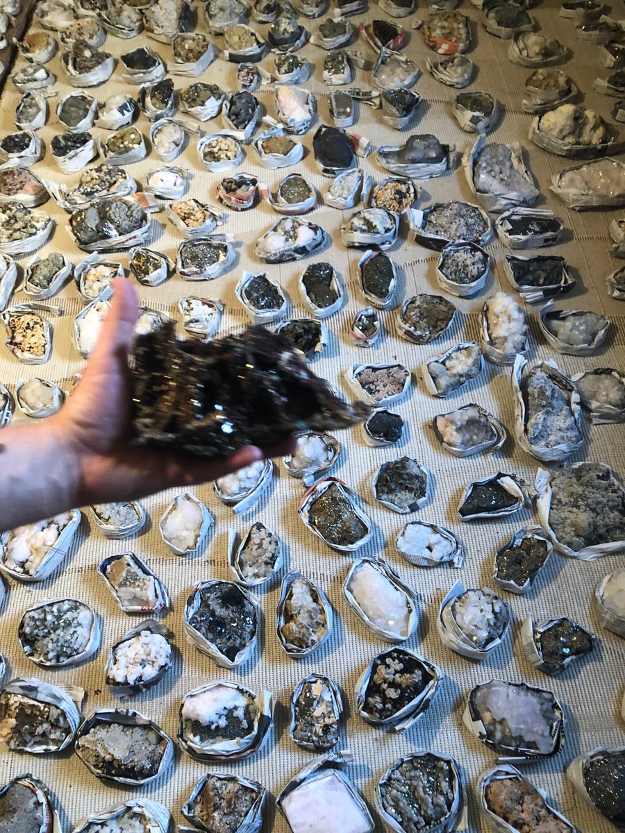 Griechenland: Die Minen von Stratoni, Chalkidike: Erze und sehr gute Rhodochrosite.