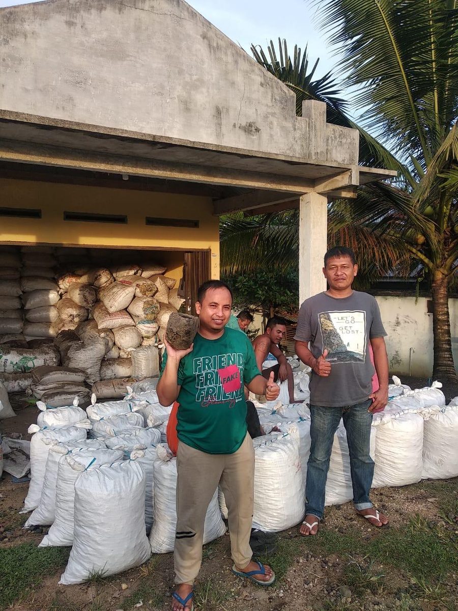 Indonesien: Der zentrale Ort Sukabumi auf Java. Hier sind unser Lager und eine Vielzahl an Händlern. Die Mitarbe