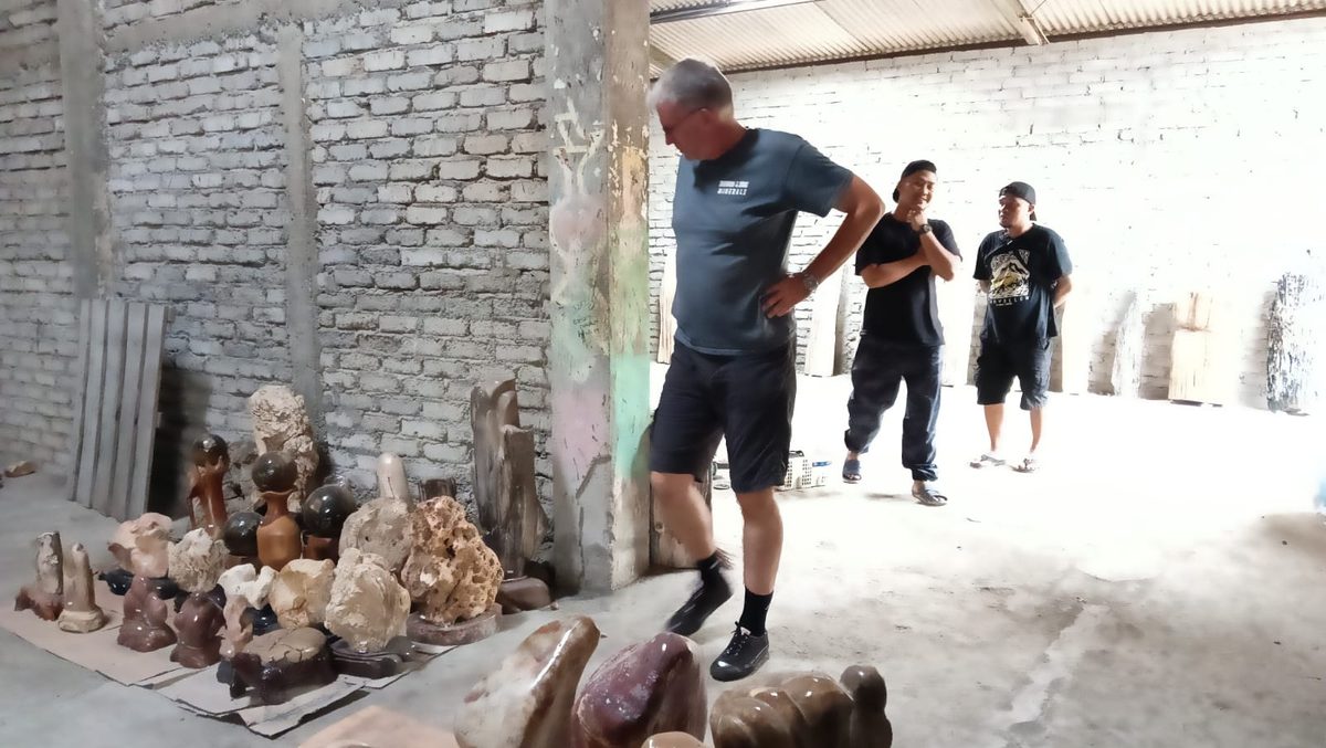 Indonesien: Der zentrale Ort Sukabumi auf Java. Hier sind unser Lager und eine Vielzahl an Händlern. Die Mitarbe