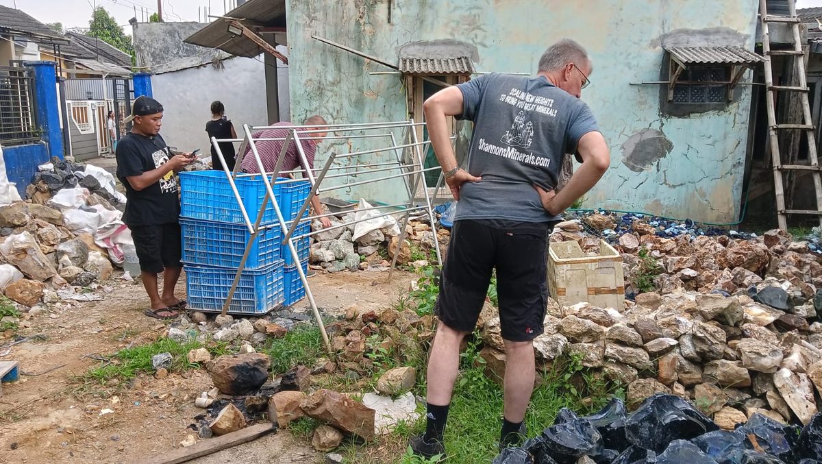 Indonesien: Der zentrale Ort Sukabumi auf Java. Hier sind unser Lager und eine Vielzahl an Händlern. Die Mitarbe
