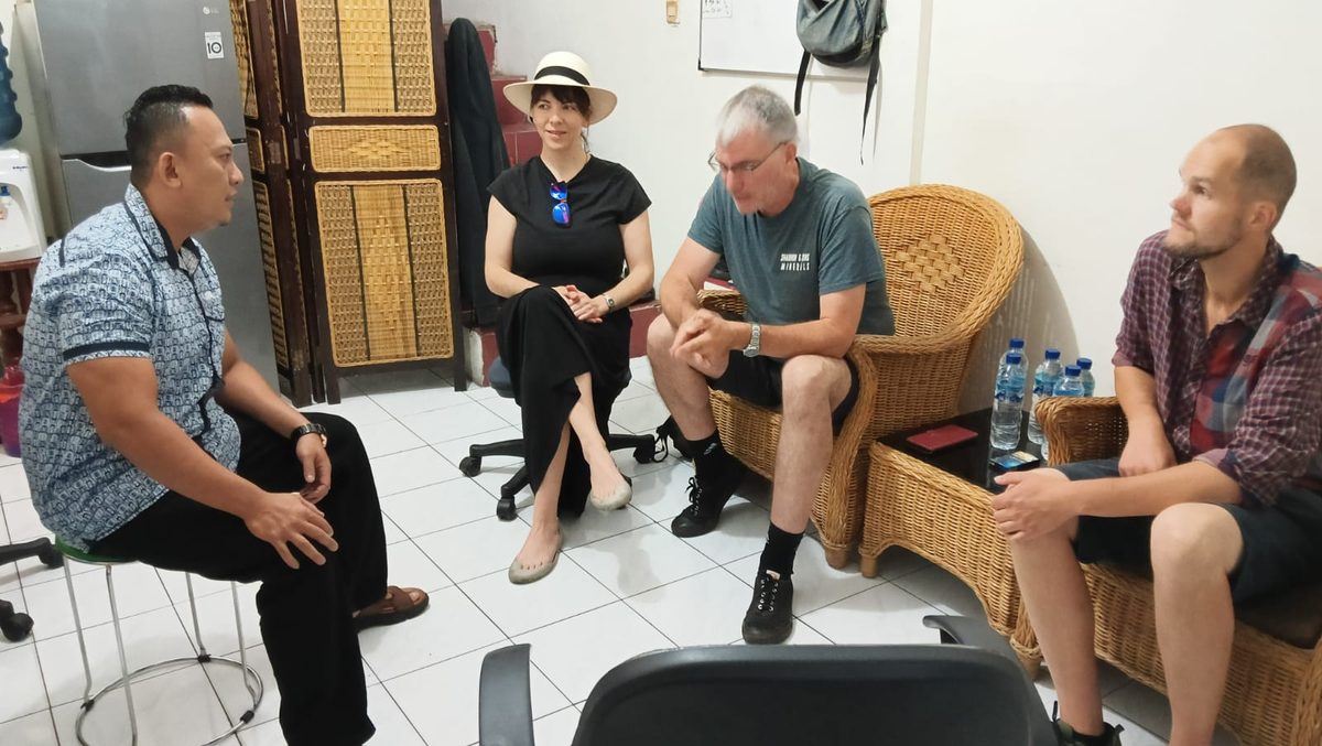 Indonesien: Der zentrale Ort Sukabumi auf Java. Hier sind unser Lager und eine Vielzahl an Händlern. Die Mitarbe