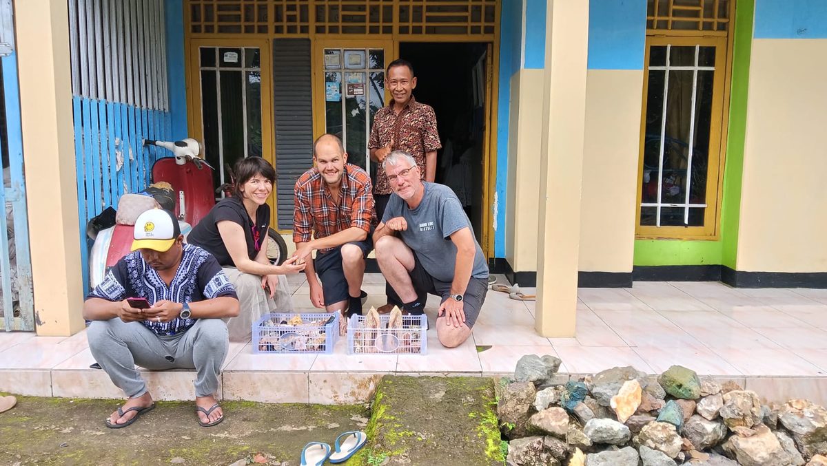 Indonesien: Der zentrale Ort Sukabumi auf Java. Hier sind unser Lager und eine Vielzahl an Händlern. Die Mitarbe