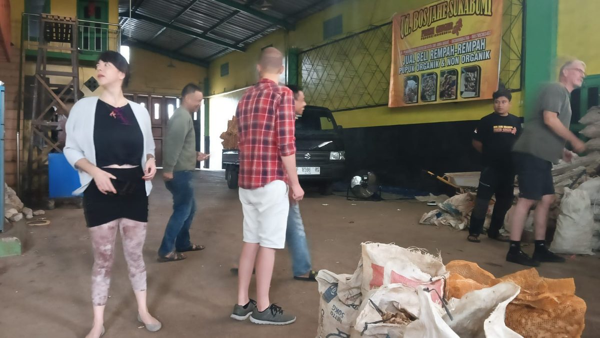 Indonesien: Der zentrale Ort Sukabumi auf Java. Hier sind unser Lager und eine Vielzahl an Händlern. Die Mitarbe