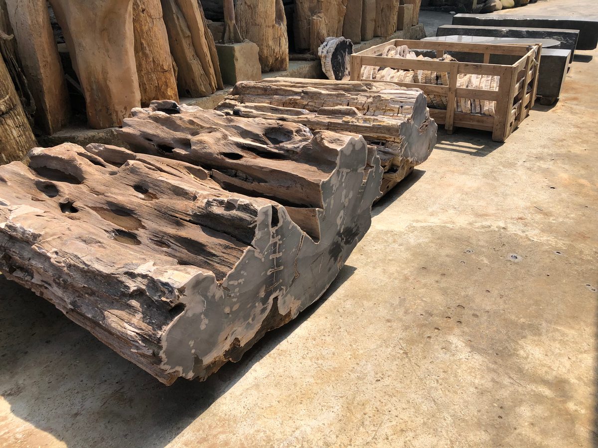 Indonesien: Fossiles Holz, samt Verarbeitung