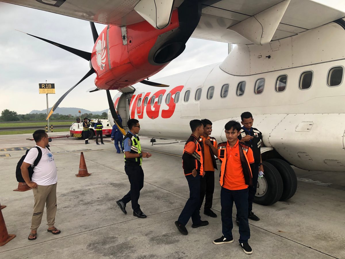 Indonesien: Überall im Land ist das Flugzeug das Fortbewegungsmittel der Wahl, sehr günstig und immer verfügbar.