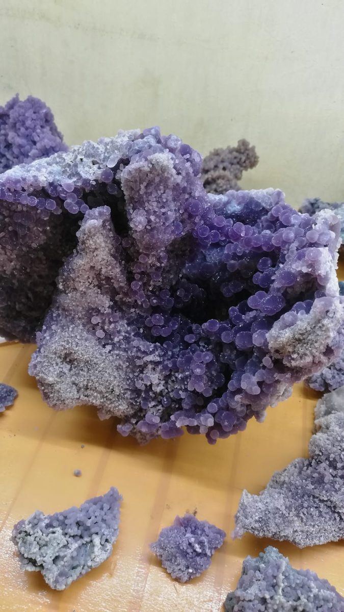 Indonesien: Mamudju, Sulawesi: Die Fundstelle des Traubenachates (grape agate).