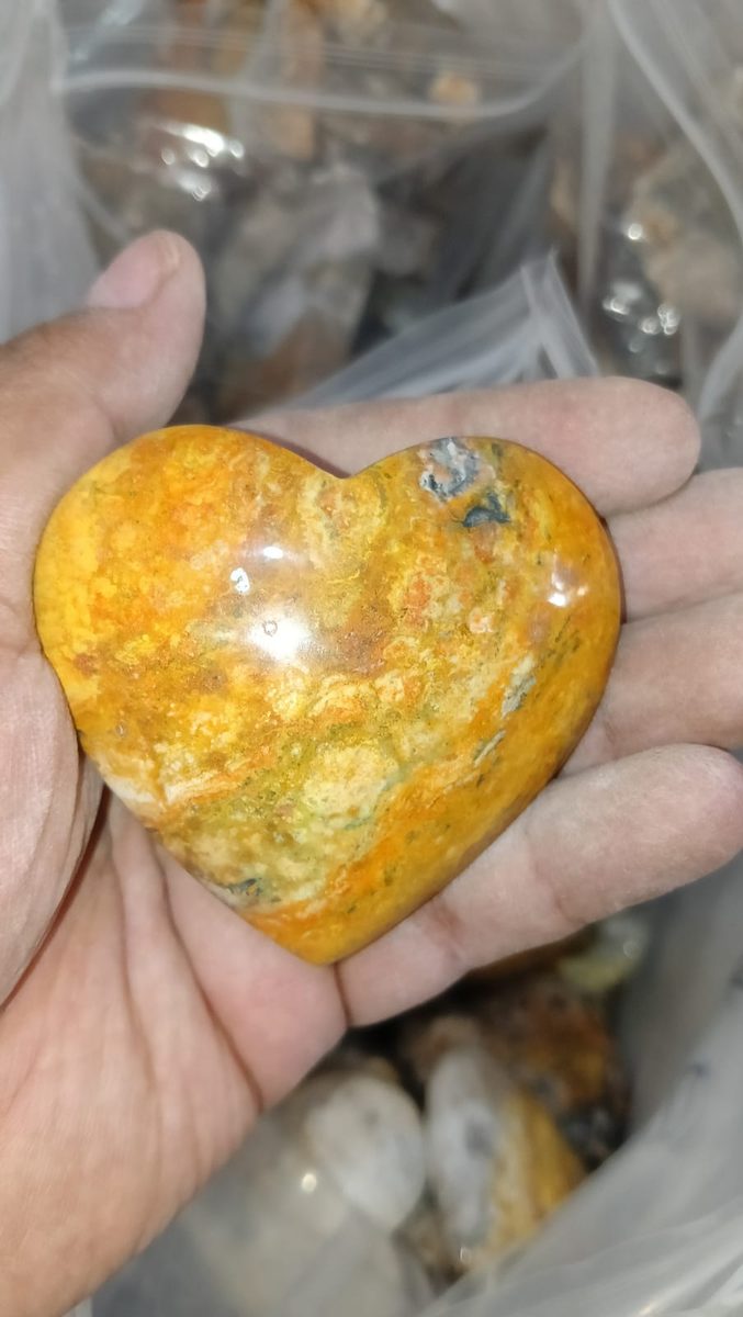 Indonesien: Auripigment in Quarz, der sog. „Bumble Bee Jasper“